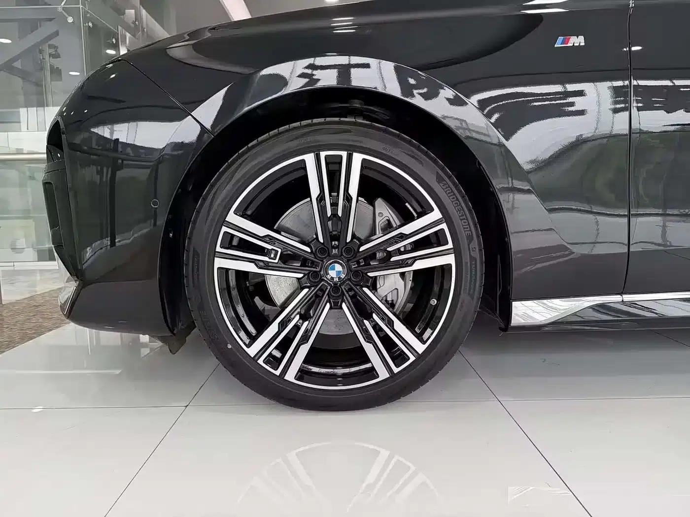 2023 BMW 7 Series 740Li Luxury M Sport Package — миниатюра 8