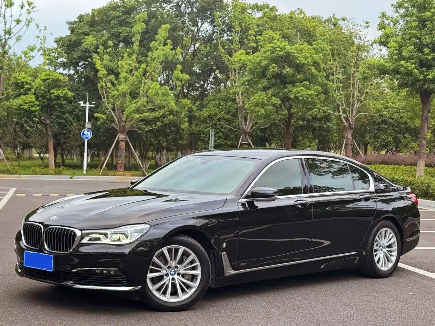 BMW 7 Series PHEV 2018 740Le xDrive — миниатюра 1