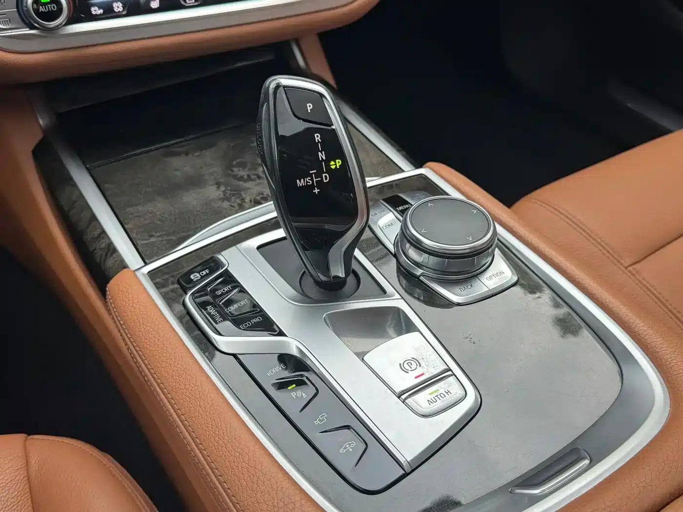 BMW 7 Series PHEV 2018 740Le xDrive — миниатюра 13