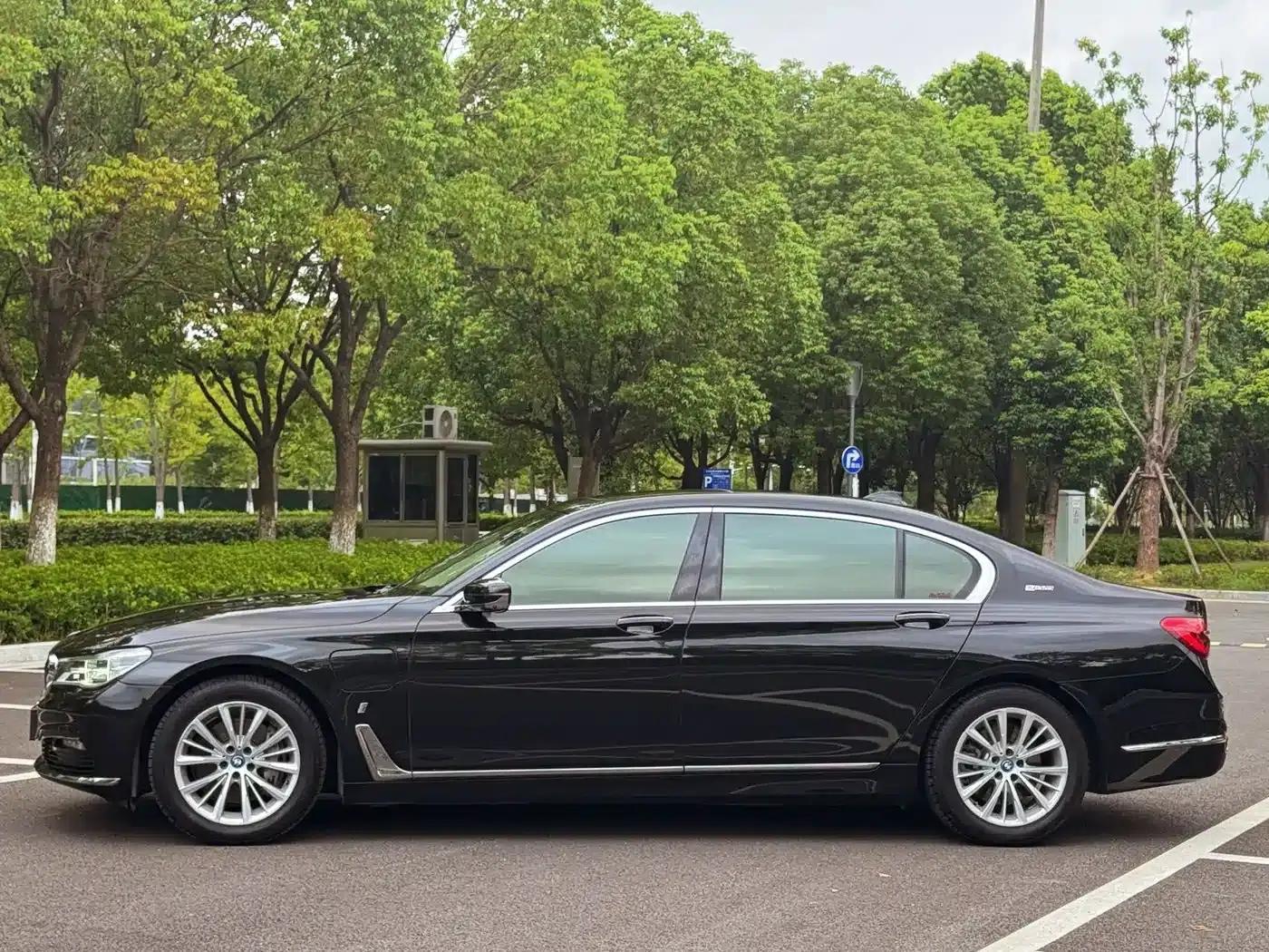 BMW 7 Series PHEV 2018 740Le xDrive — миниатюра 5