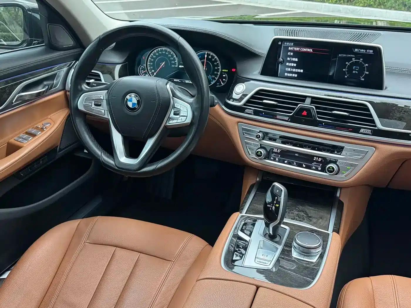 BMW 7 Series PHEV 2018 740Le xDrive — миниатюра 8