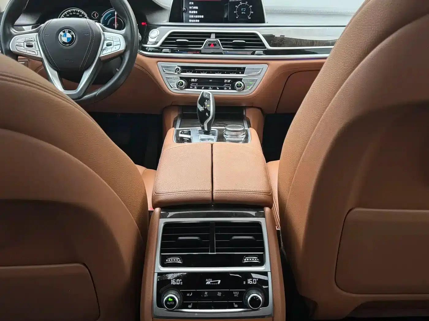 BMW 7 Series PHEV 2018 740Le xDrive — миниатюра 9