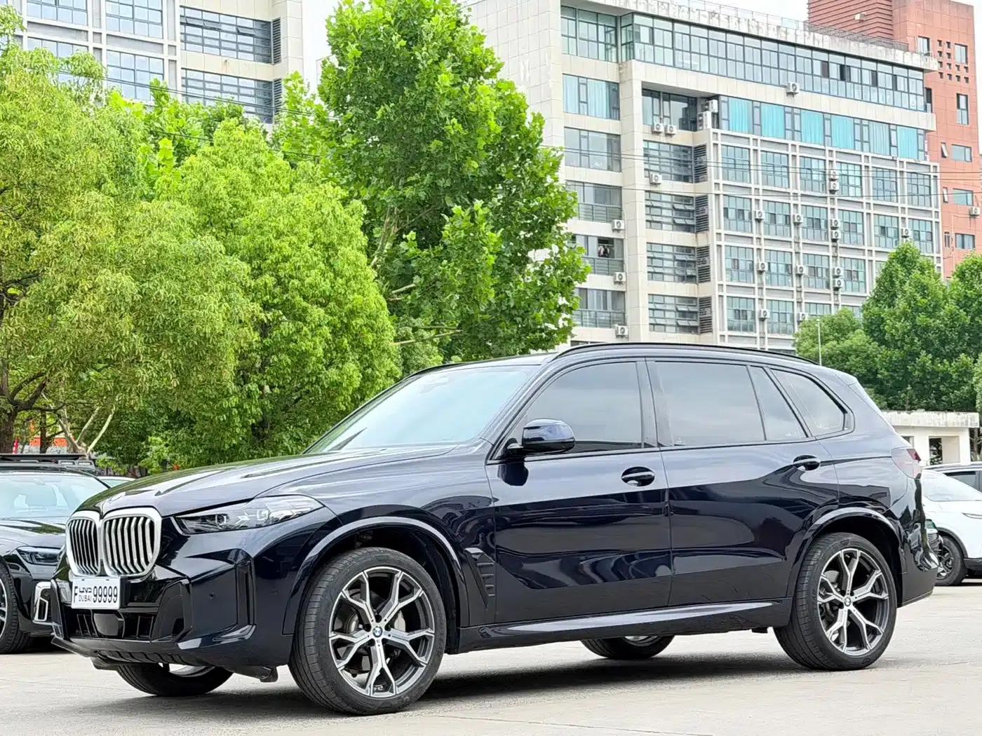BMW X5 2023 xDrive 30Li Luxury M Sport Package — миниатюра 1