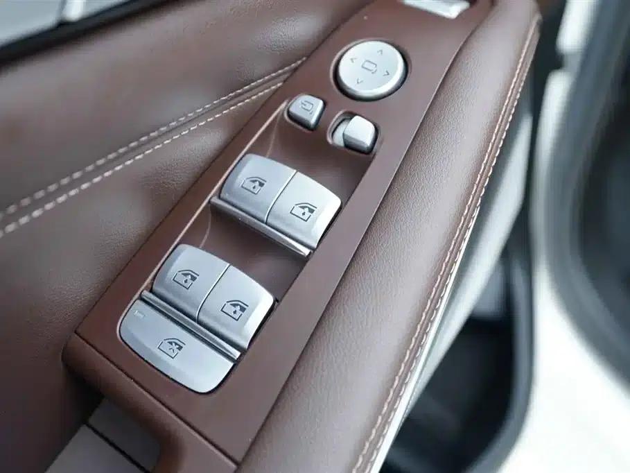 BMW X5 2023 xDrive 30Li M Sport Shadow Edition — миниатюра 11