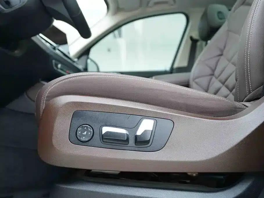 BMW X5 2023 xDrive 30Li M Sport Shadow Edition — миниатюра 13