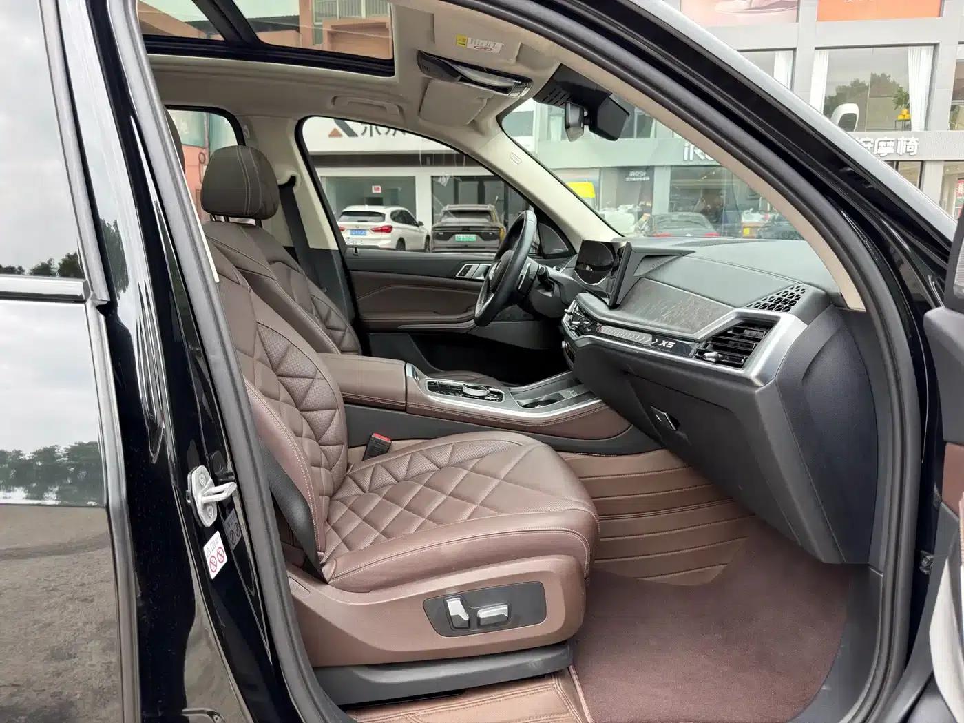 BMW X5 2023 xDrive 30Li M Sport Shadow Edition — миниатюра 13