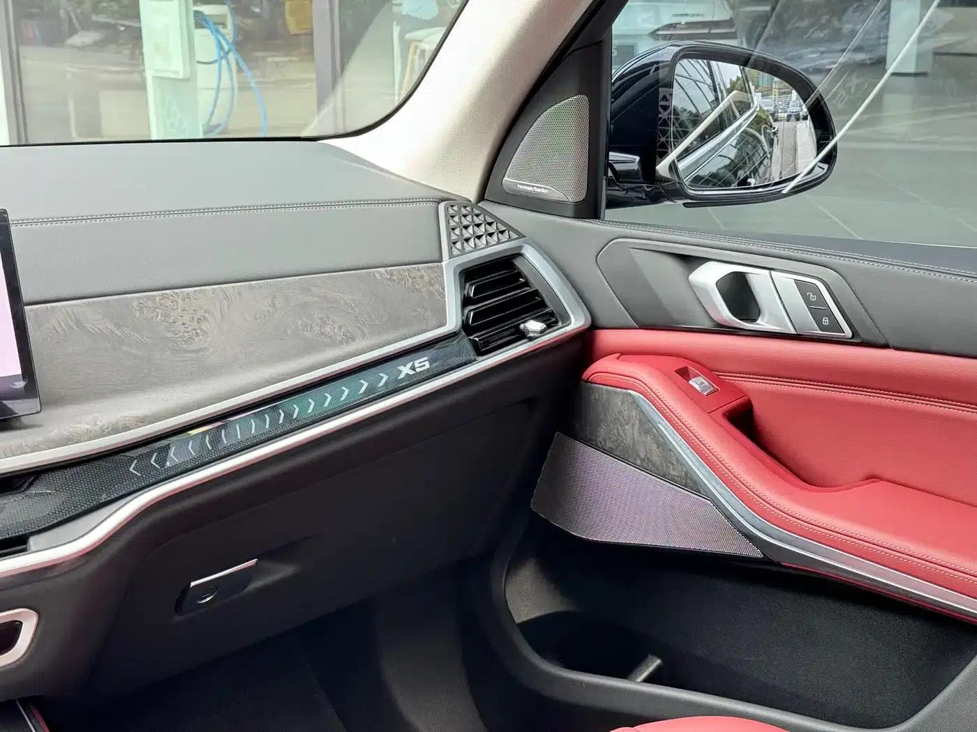 BMW X5 2025 xDrive 30Li M Sport Shadow Edition — миниатюра 14