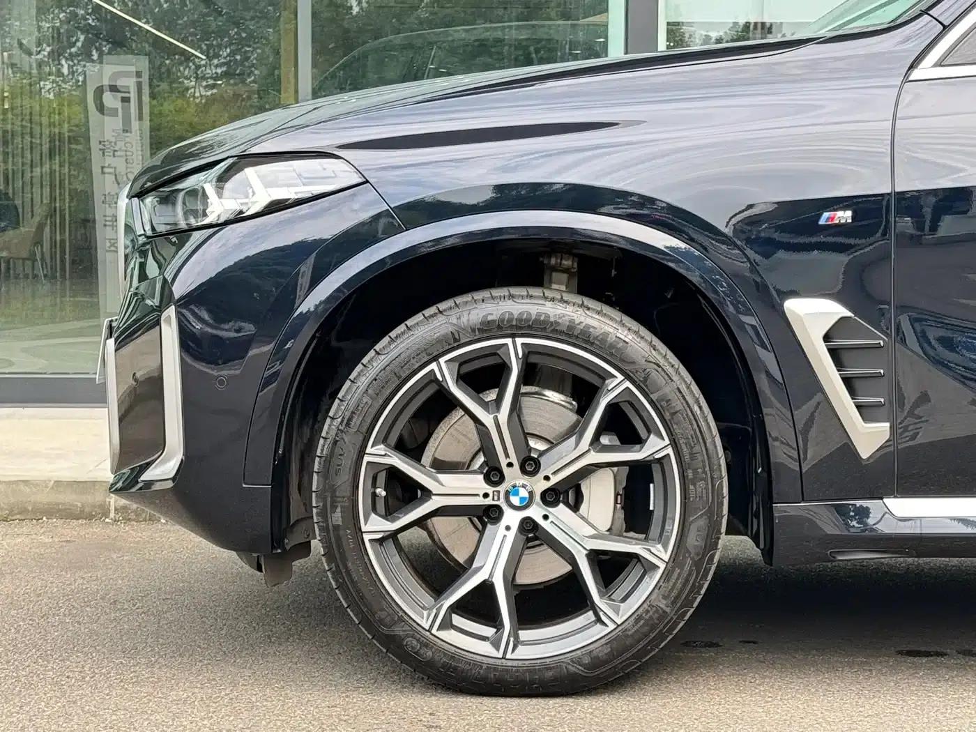 BMW X5 2025 xDrive 30Li M Sport Shadow Edition — миниатюра 3