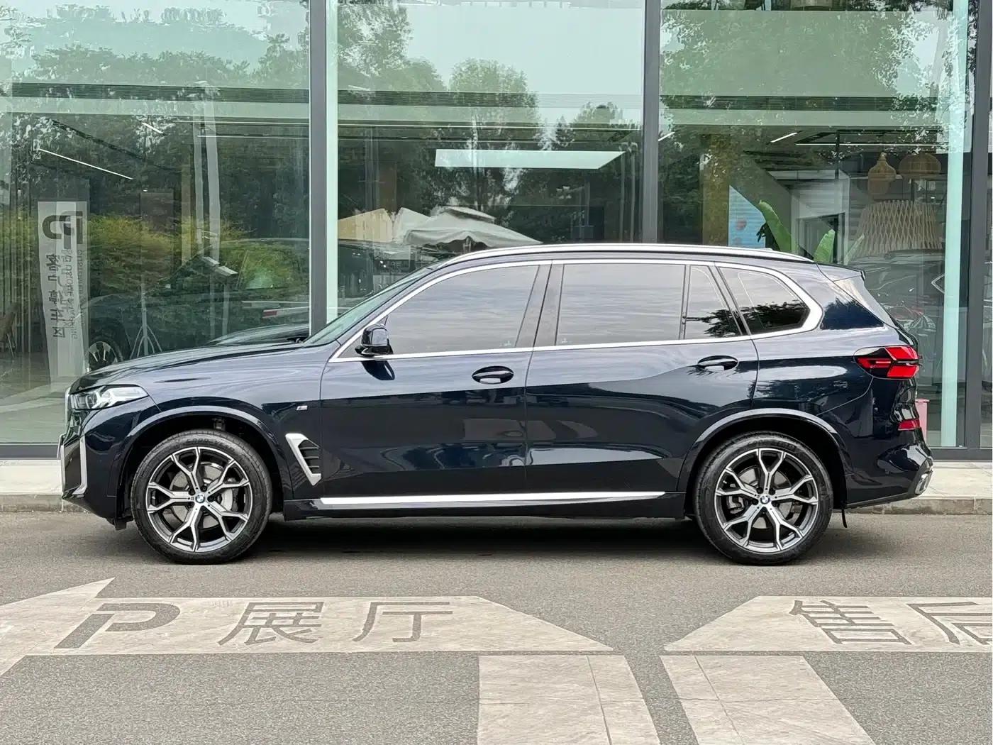 BMW X5 2025 xDrive 30Li M Sport Shadow Edition — миниатюра 4