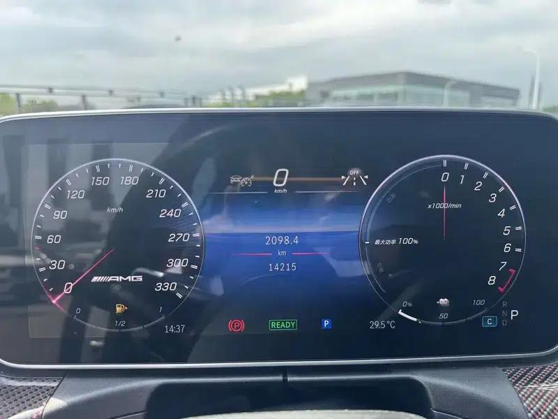 2024 Mercedes-Benz C-Class AMG PHEV AMG C 63 SE Performance F1 Special Edition — миниатюра 13