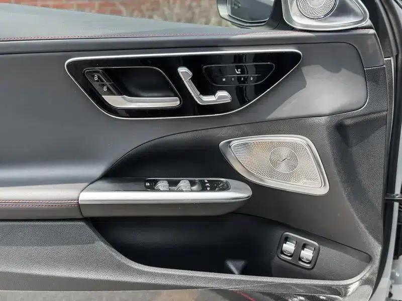 2024 Mercedes-Benz C-Class AMG PHEV AMG C 63 SE Performance F1 Special Edition — миниатюра 11