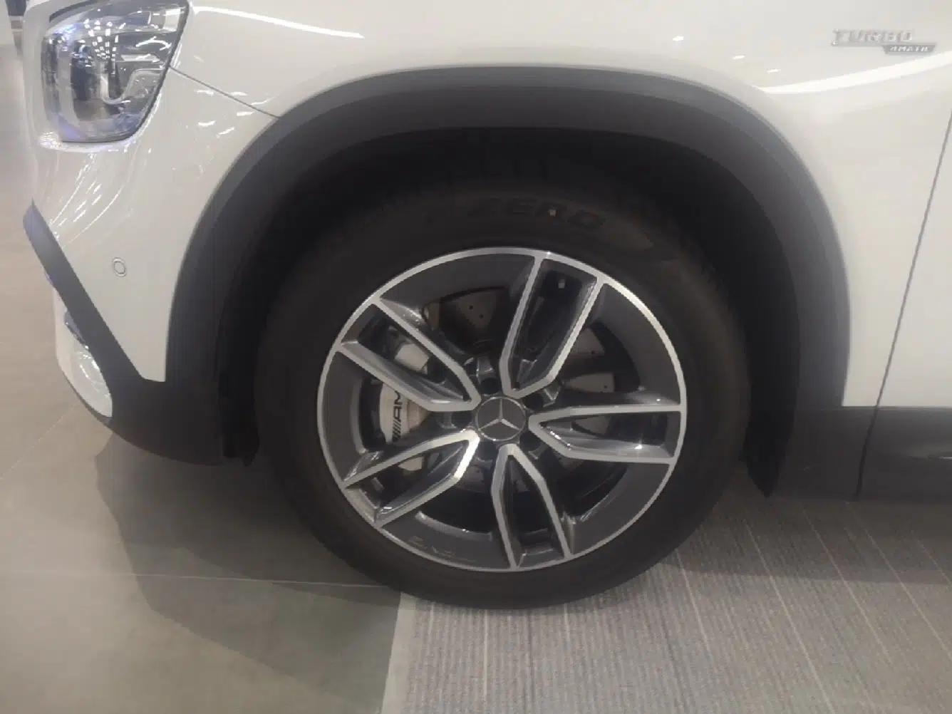 Mercedes-Benz GLB AMG 2023 AMG GLB 35 4MATIC — миниатюра 10