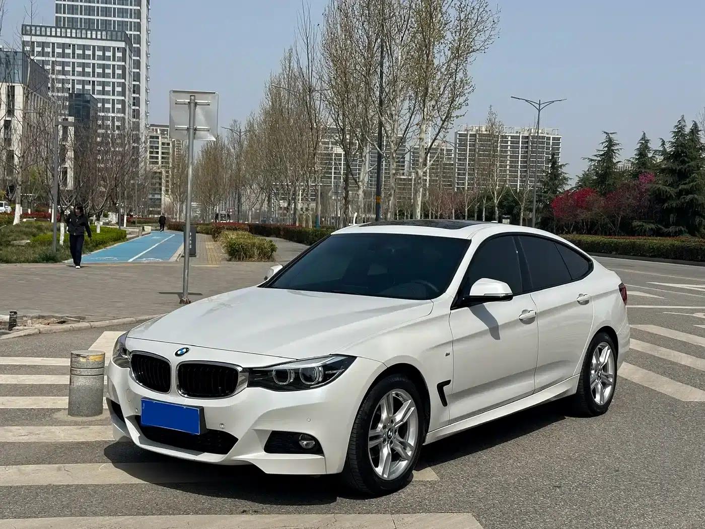 2020 BMW 3 Series GT 320i M Sport Package — миниатюра 1