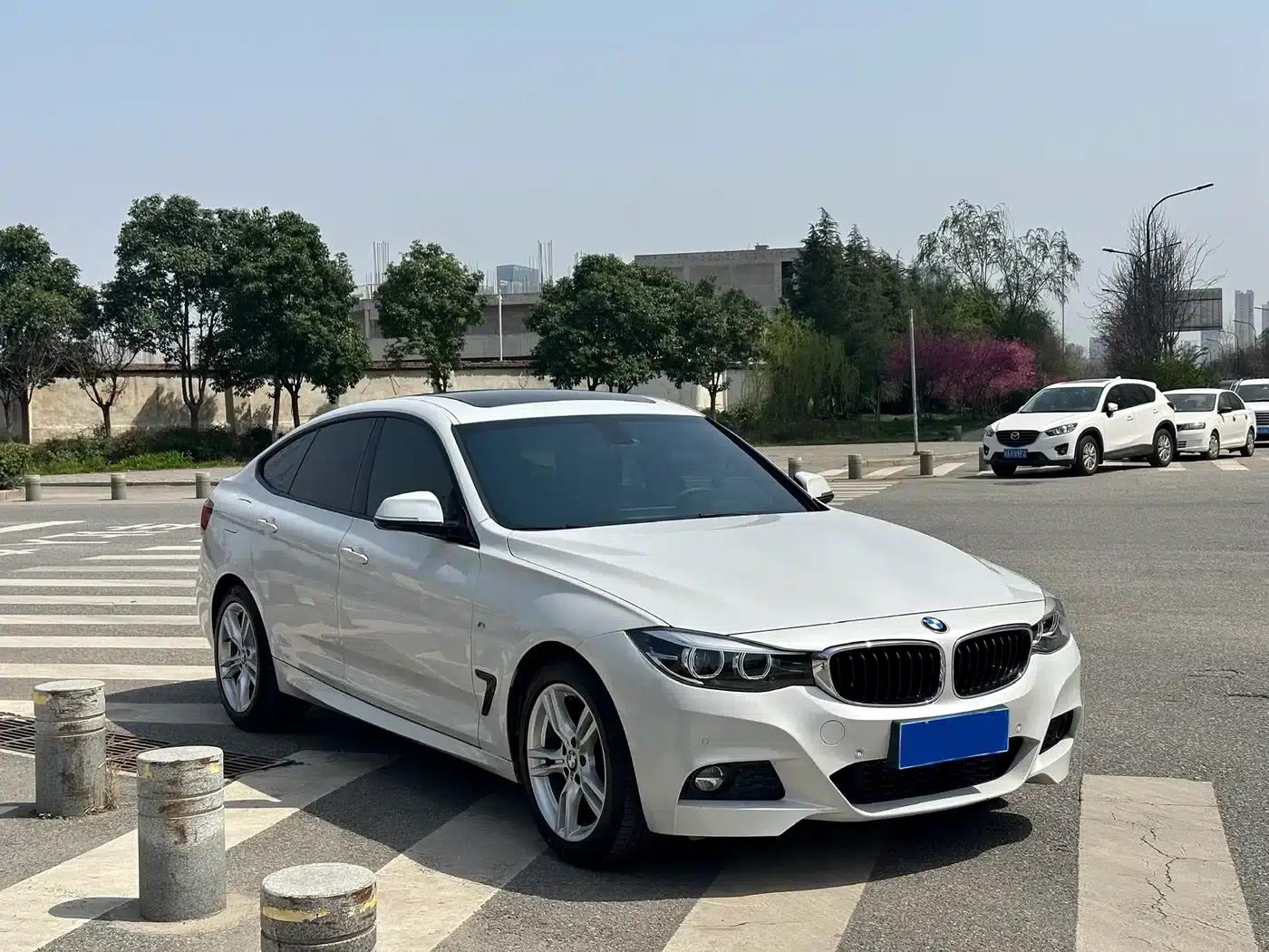2020 BMW 3 Series GT 320i M Sport Package — миниатюра 3