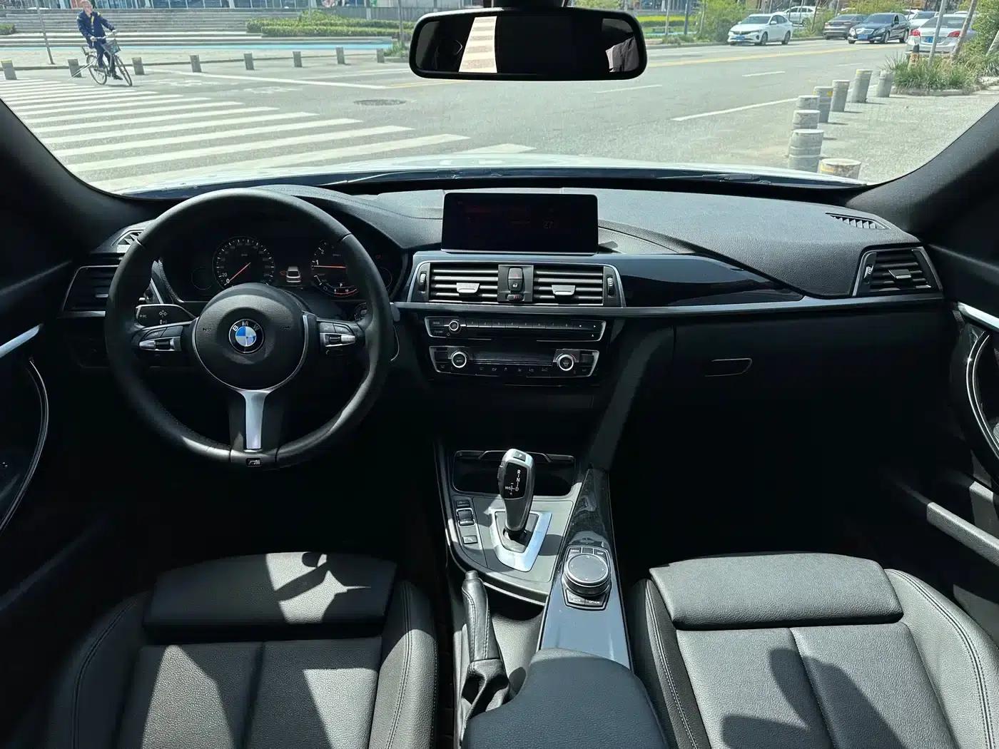 2020 BMW 3 Series GT 320i M Sport Package — миниатюра 5