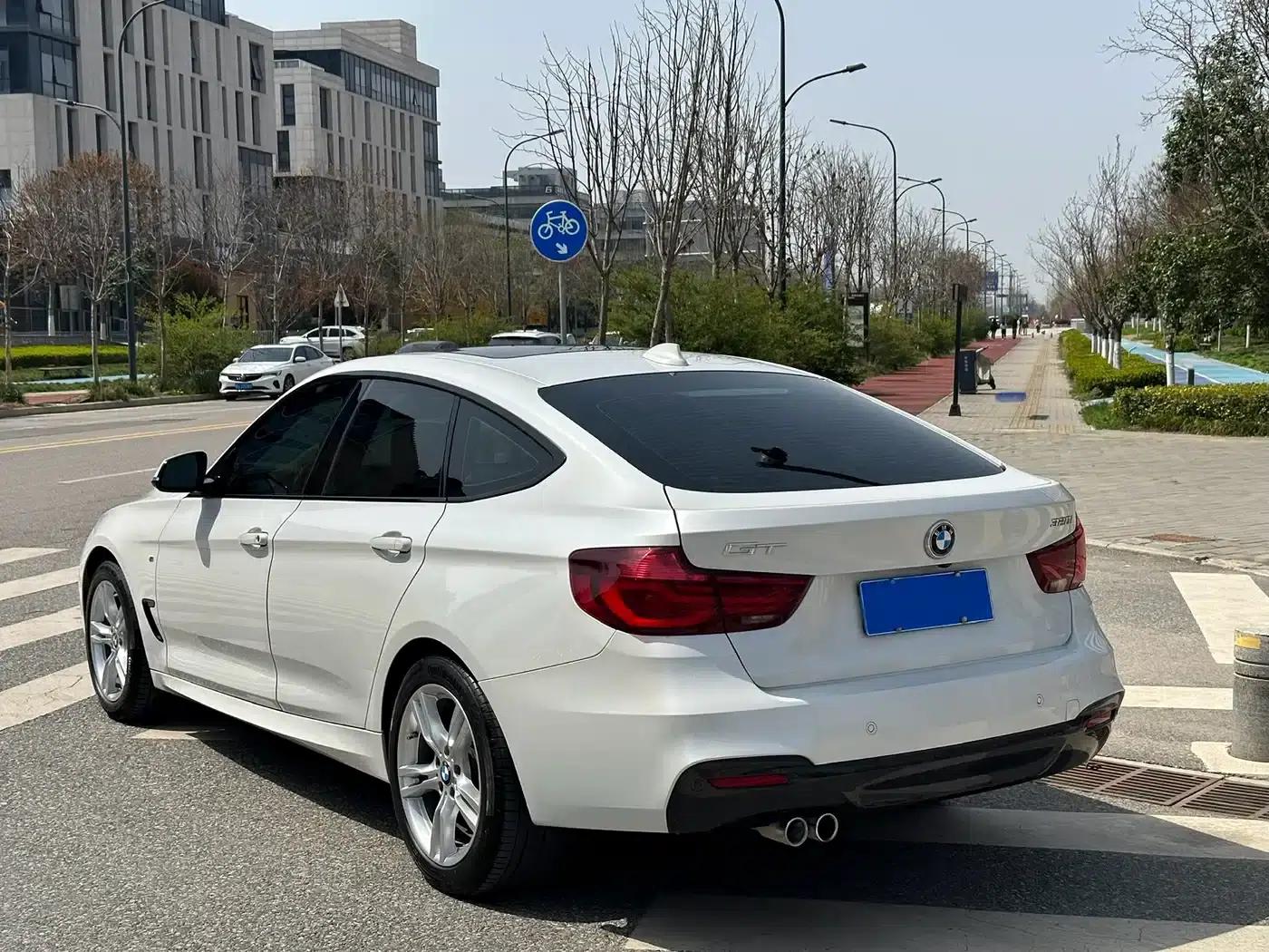 2020 BMW 3 Series GT 320i M Sport Package — миниатюра 7