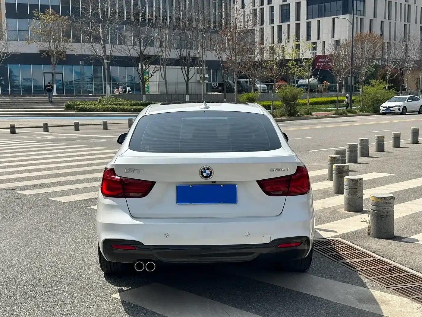 2020 BMW 3 Series GT 320i M Sport Package — миниатюра 8