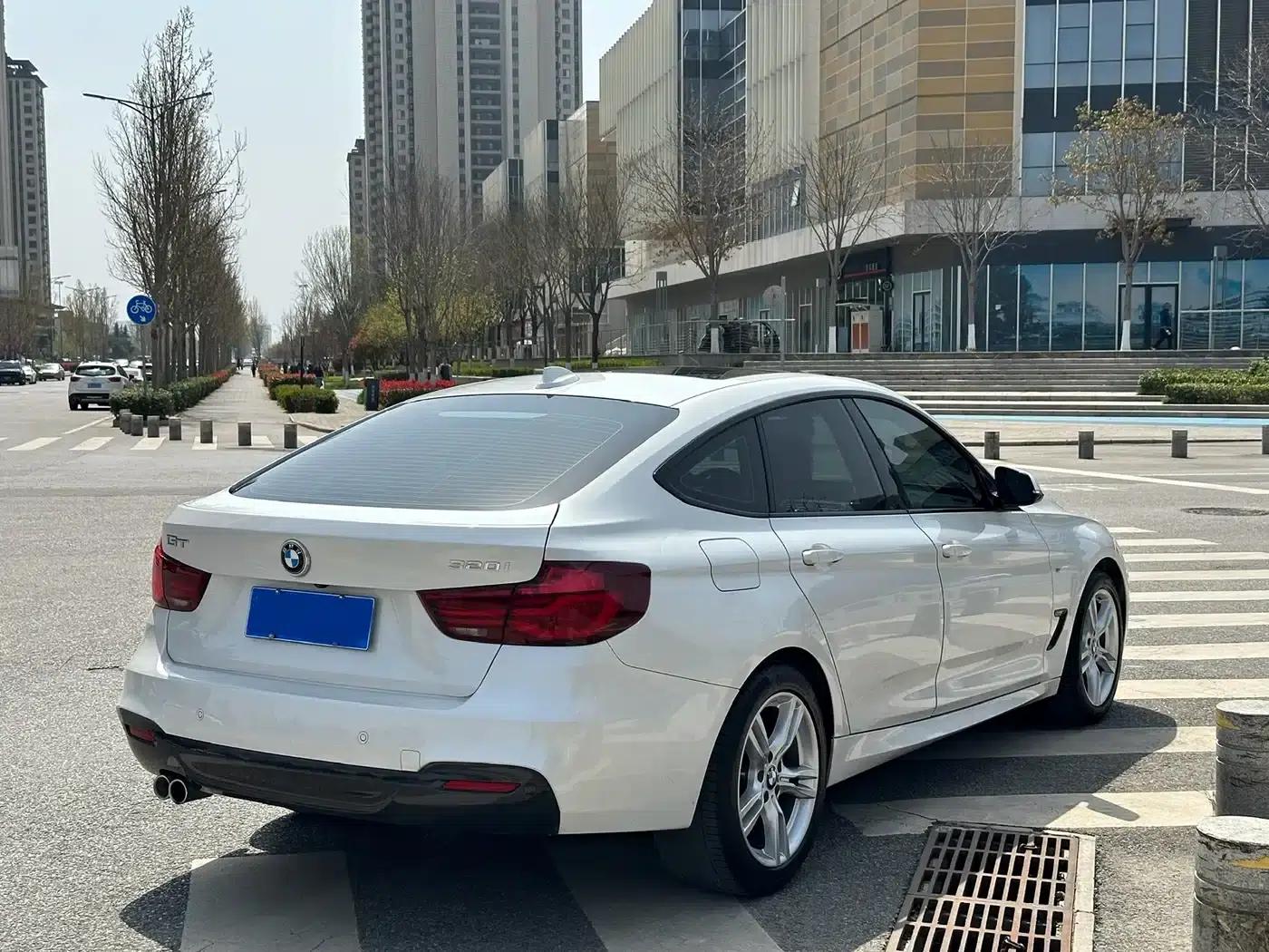 2020 BMW 3 Series GT 320i M Sport Package — миниатюра 9