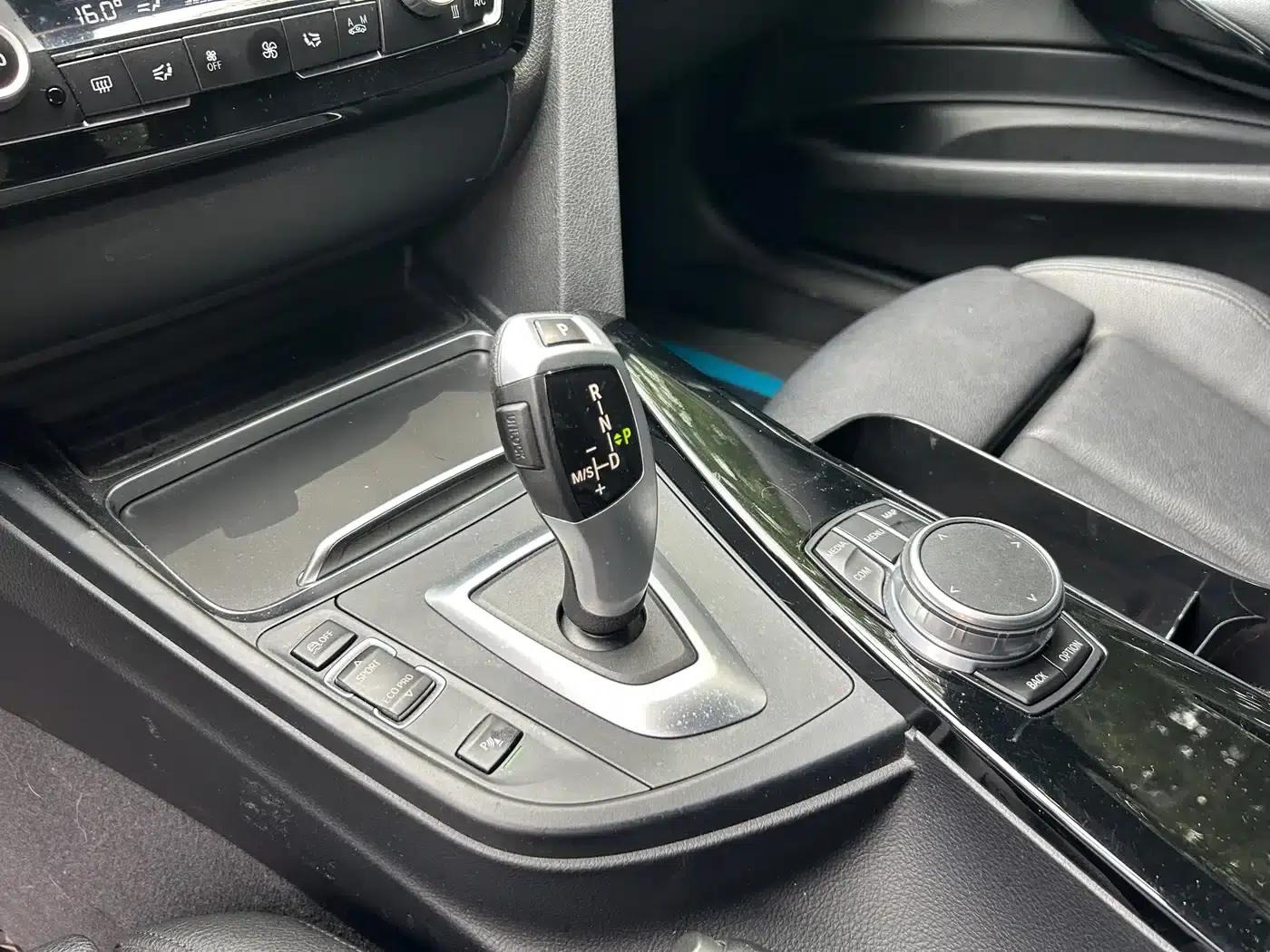 2020 BMW 3 Series GT 320i M Sport Package — миниатюра 12