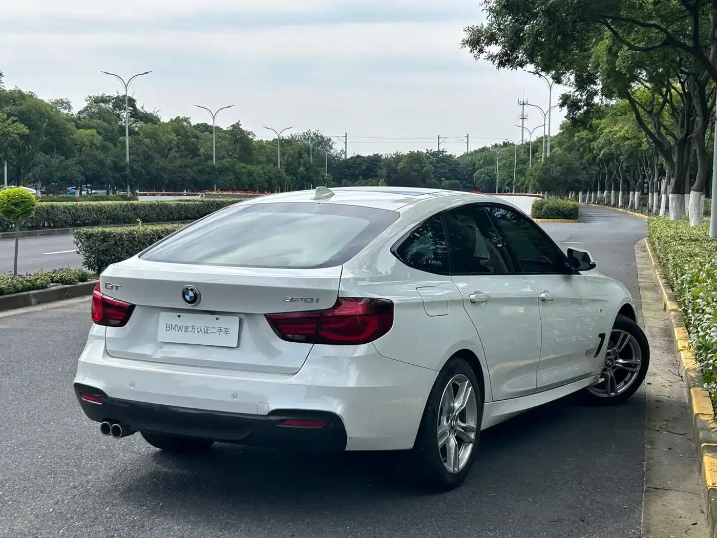 2020 BMW 3 Series GT 320i M Sport Package — миниатюра 5