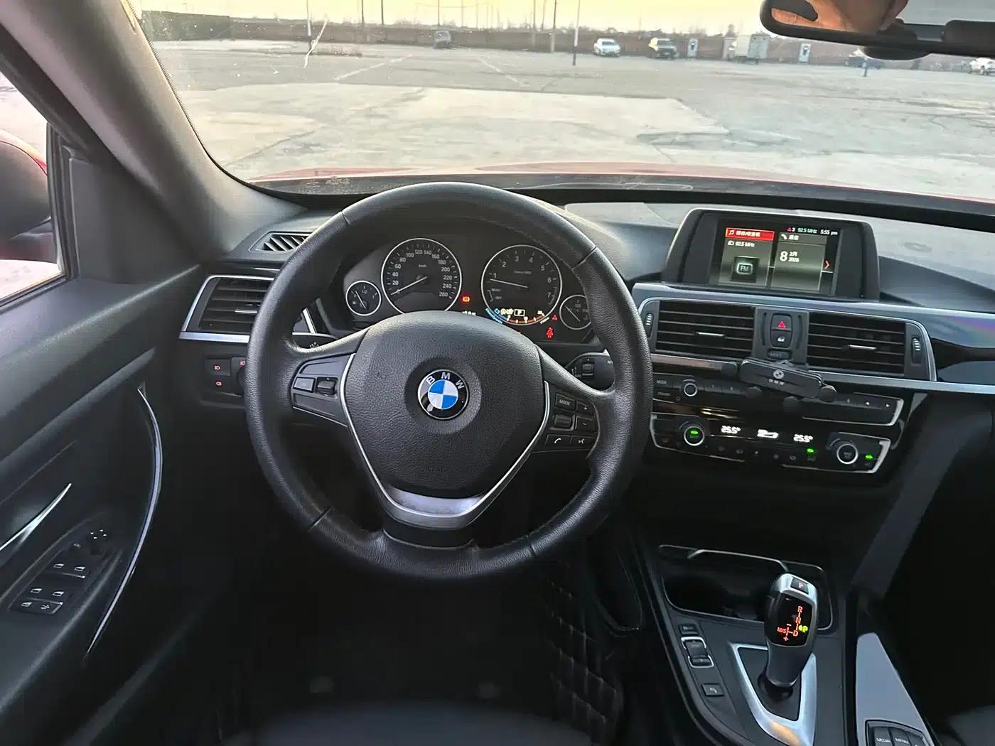 BMW 3 Series GT 2018 320i Fashion Edition — миниатюра 11