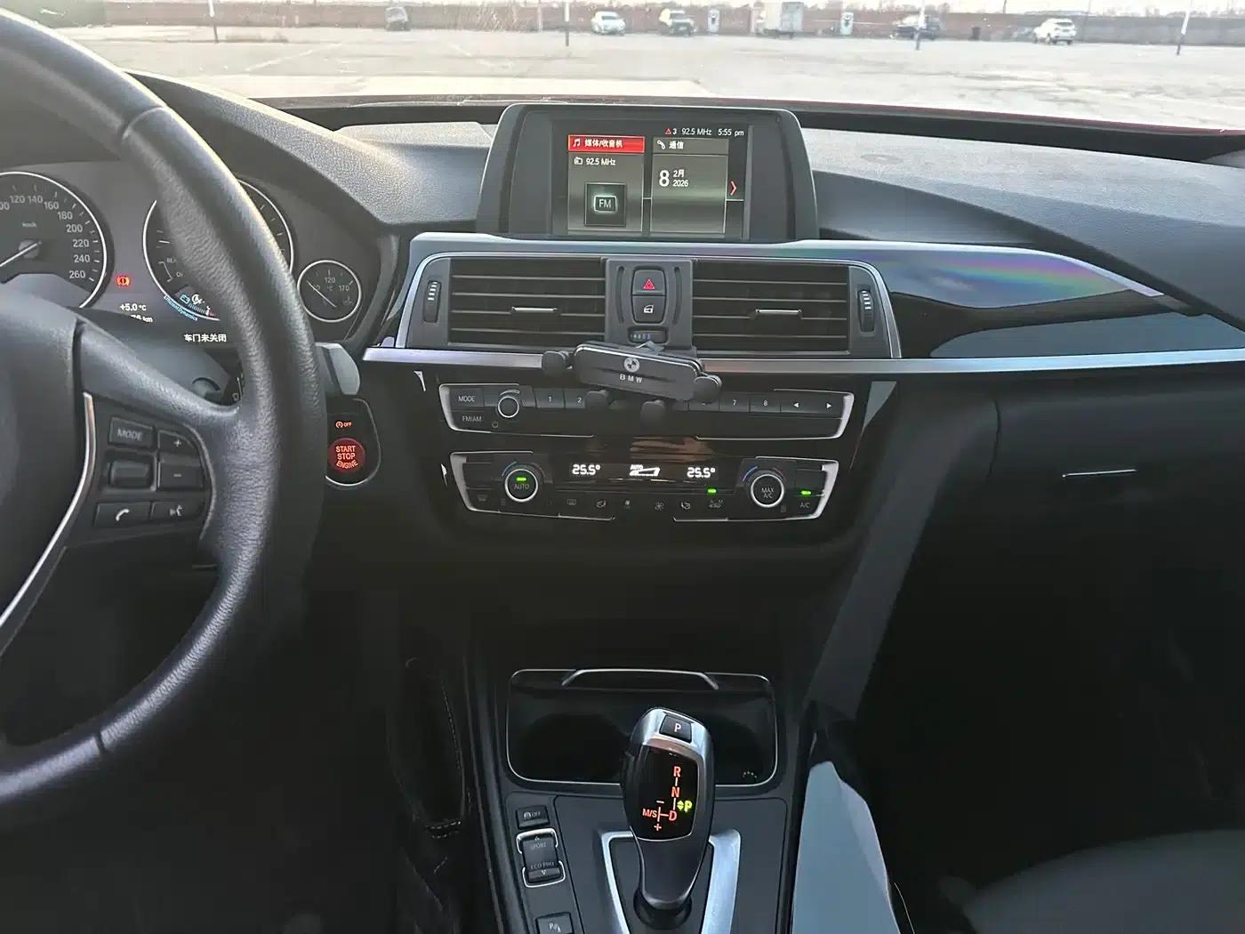 BMW 3 Series GT 2018 320i Fashion Edition — миниатюра 12