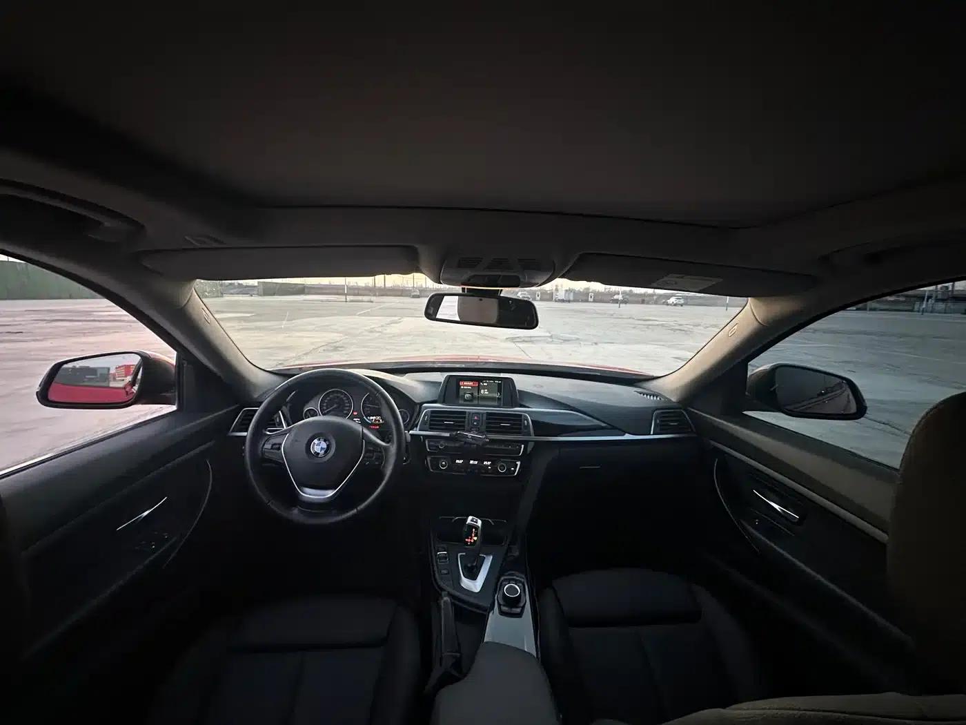 BMW 3 Series GT 2018 320i Fashion Edition — миниатюра 10