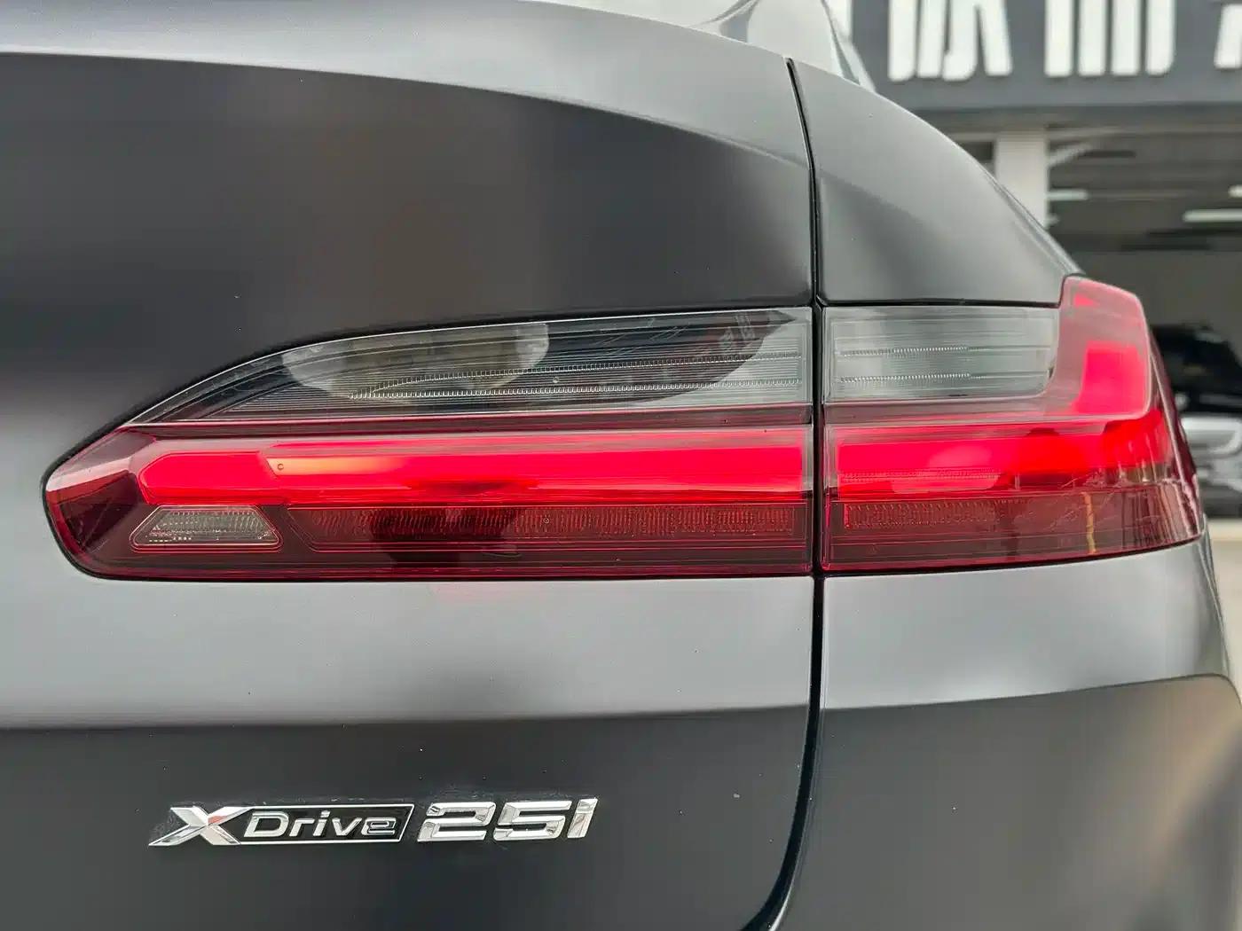 2022 BMW X4 xDrive 25i M Sport Package — миниатюра 5