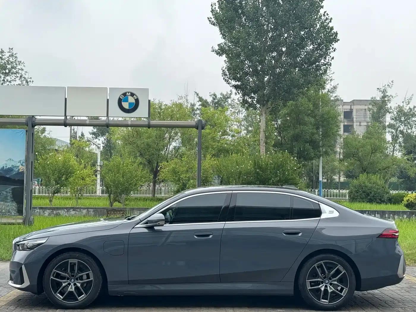 BMW i5 2024 eDrive 35L Premium Luxury Package — миниатюра 2