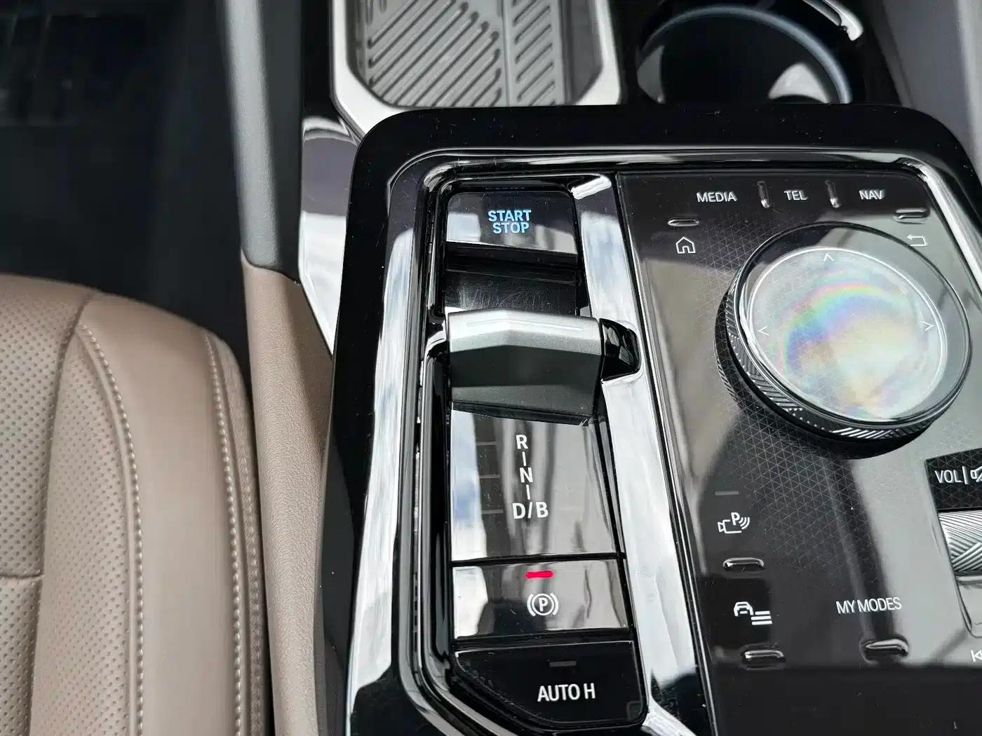 BMW i5 2024 eDrive 35L M Sport Package — миниатюра 14