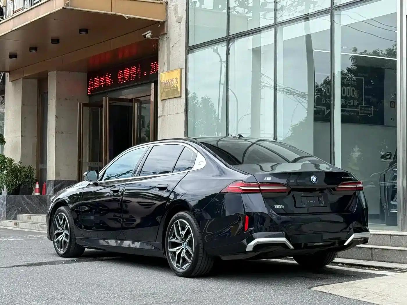 BMW i5 2024 eDrive 35L M Sport Package — миниатюра 4