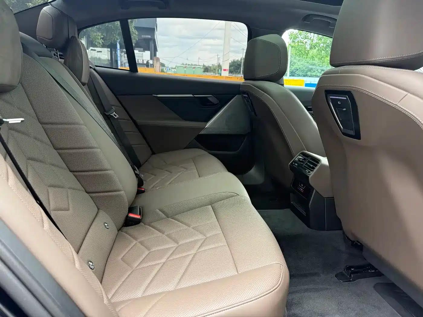 BMW i5 2024 eDrive 35L M Sport Package — миниатюра 10