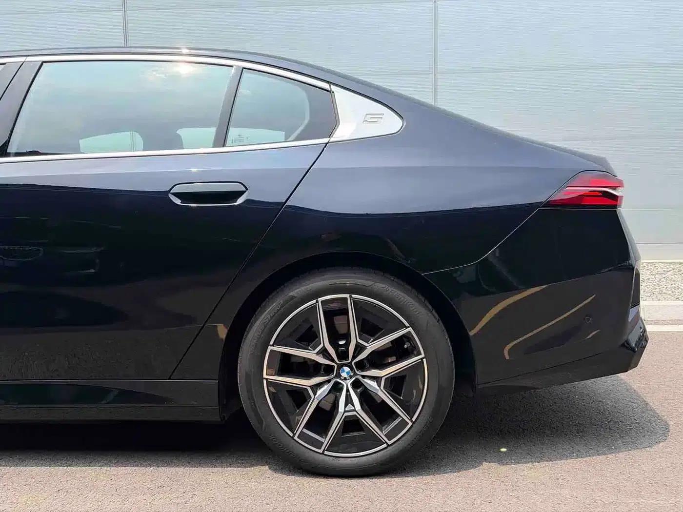 BMW i5 2025 eDrive 35L M Sport Package — миниатюра 7