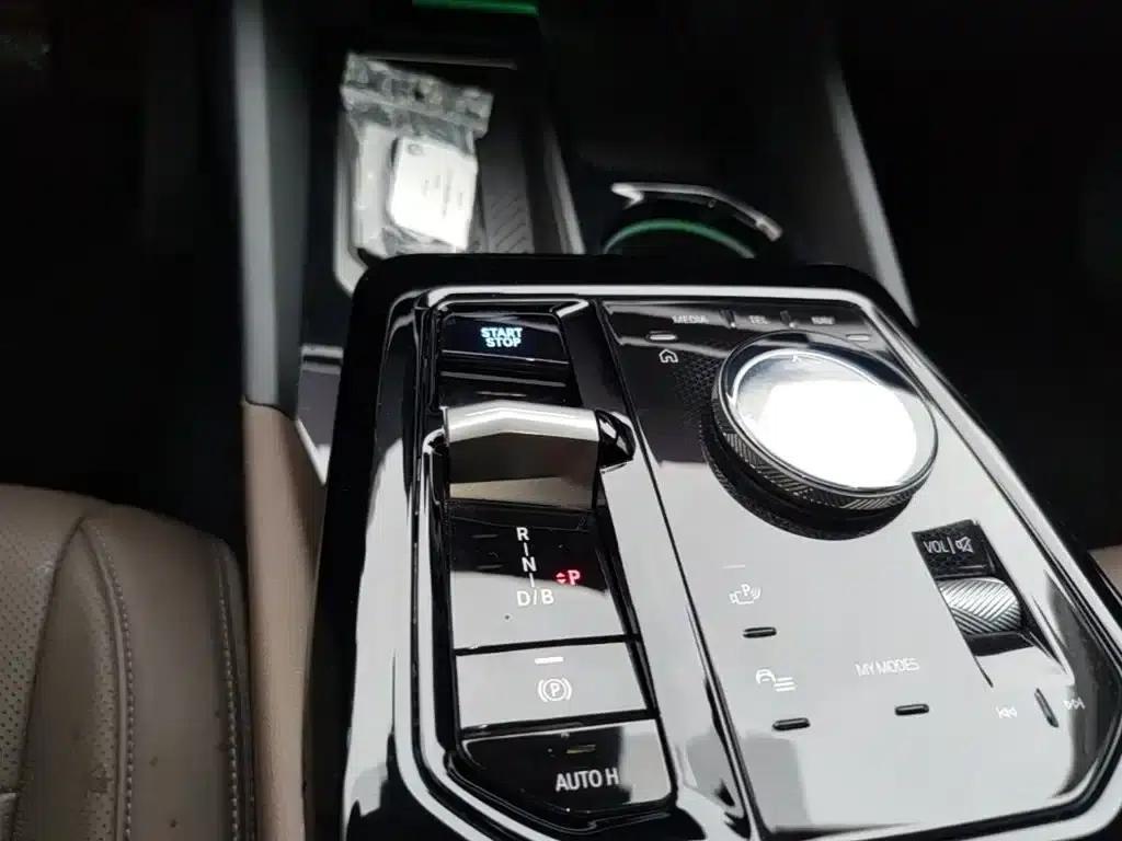 BMW i5 2024 eDrive 35L M Sport Package — миниатюра 14