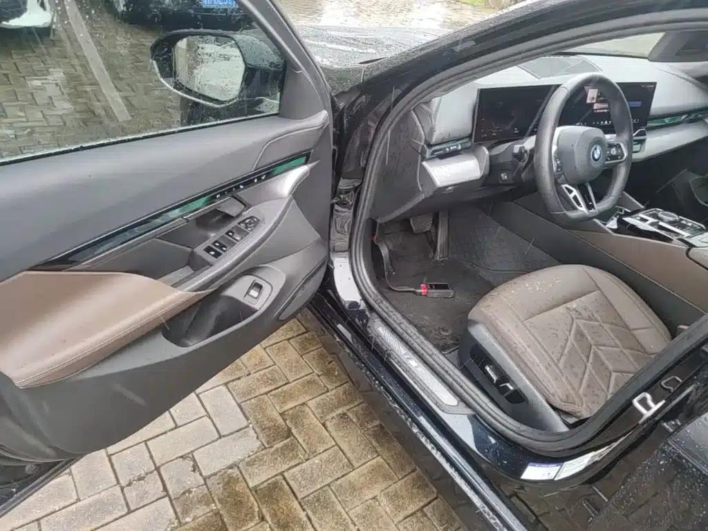 BMW i5 2024 eDrive 35L M Sport Package — миниатюра 16