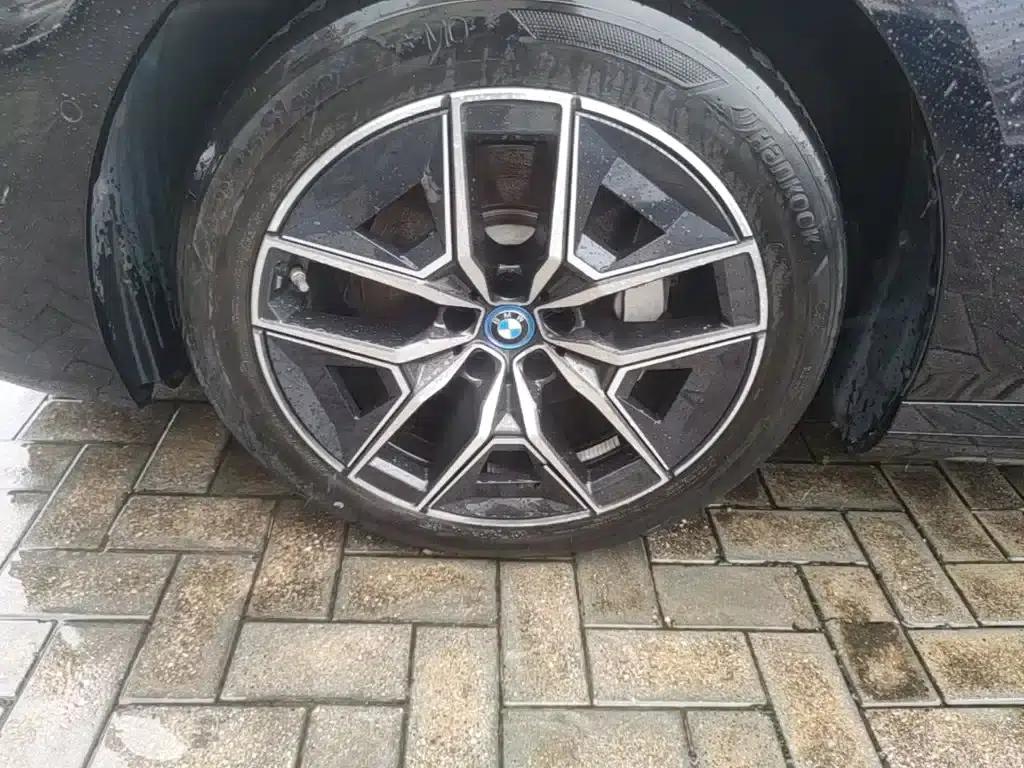 BMW i5 2024 eDrive 35L M Sport Package — миниатюра 23