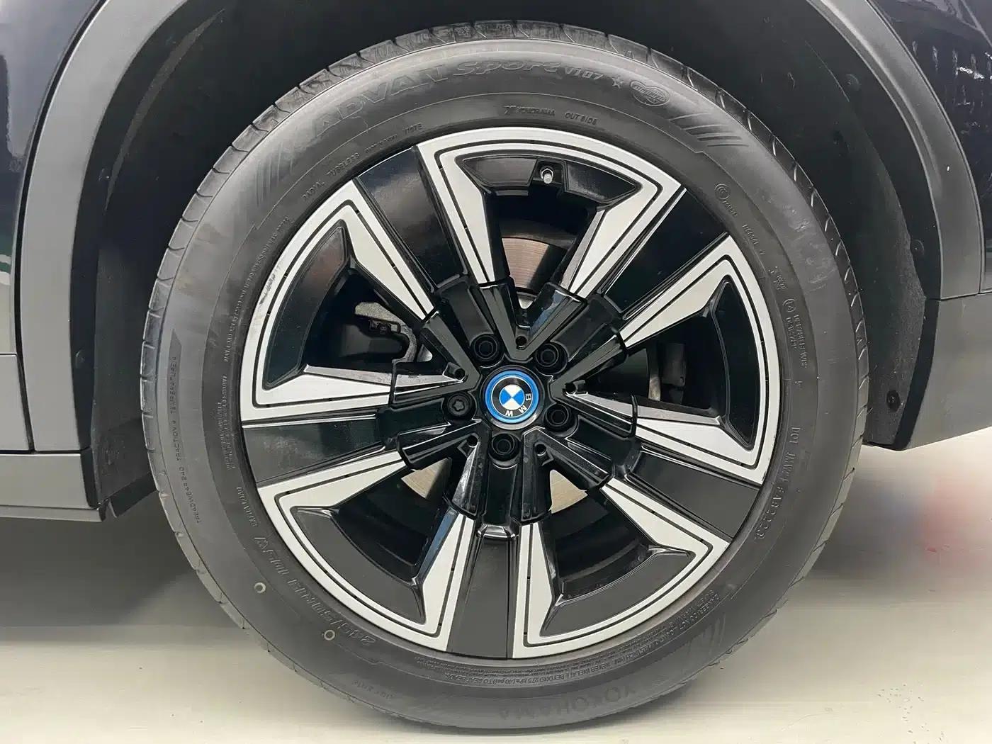 BMW iX3 2021 Facelift Leading Edition — миниатюра 23