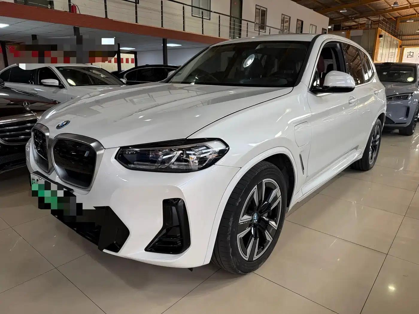 BMW iX3 2023 Leading Edition — миниатюра 1