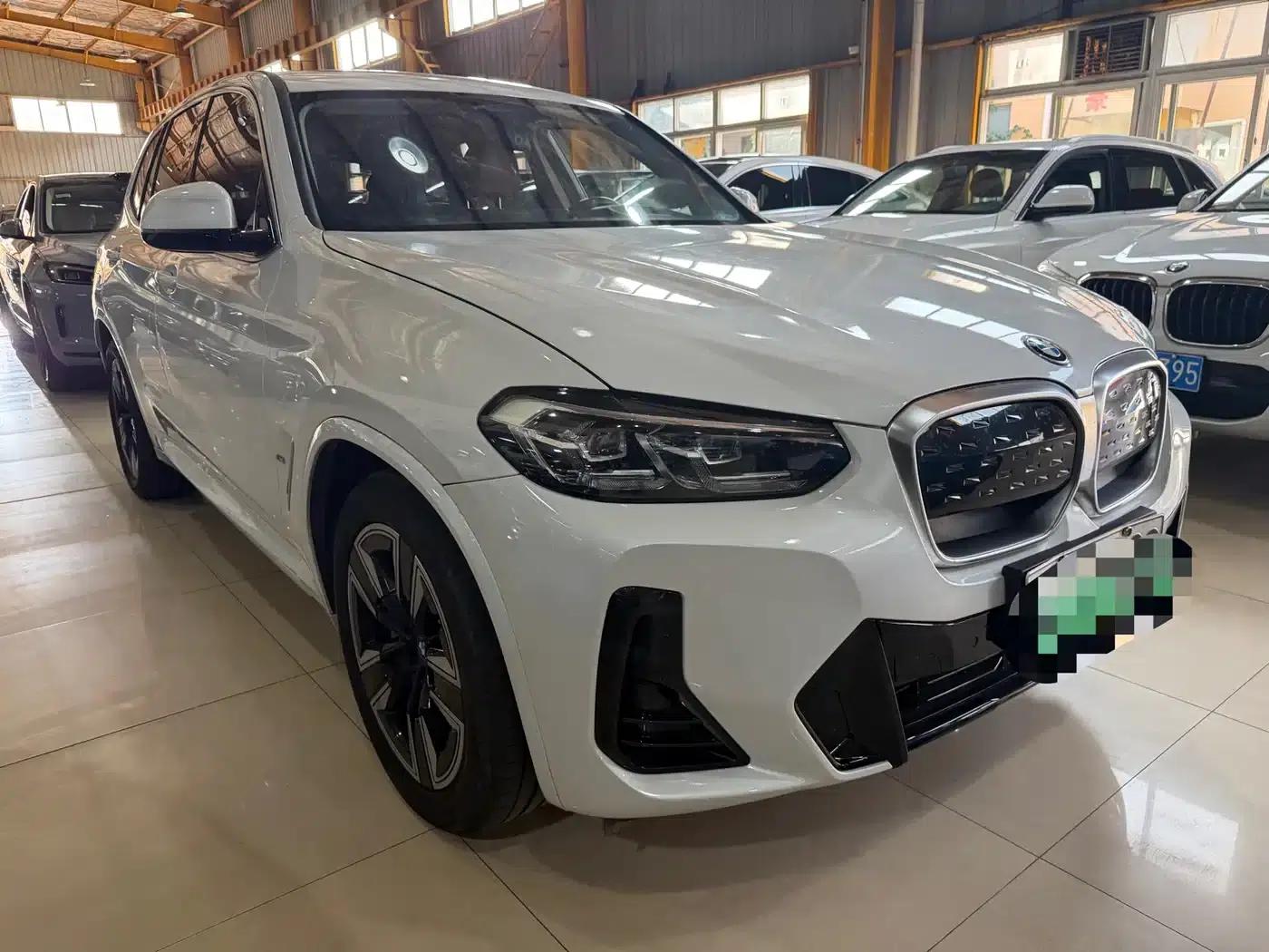 BMW iX3 2023 Leading Edition — миниатюра 3