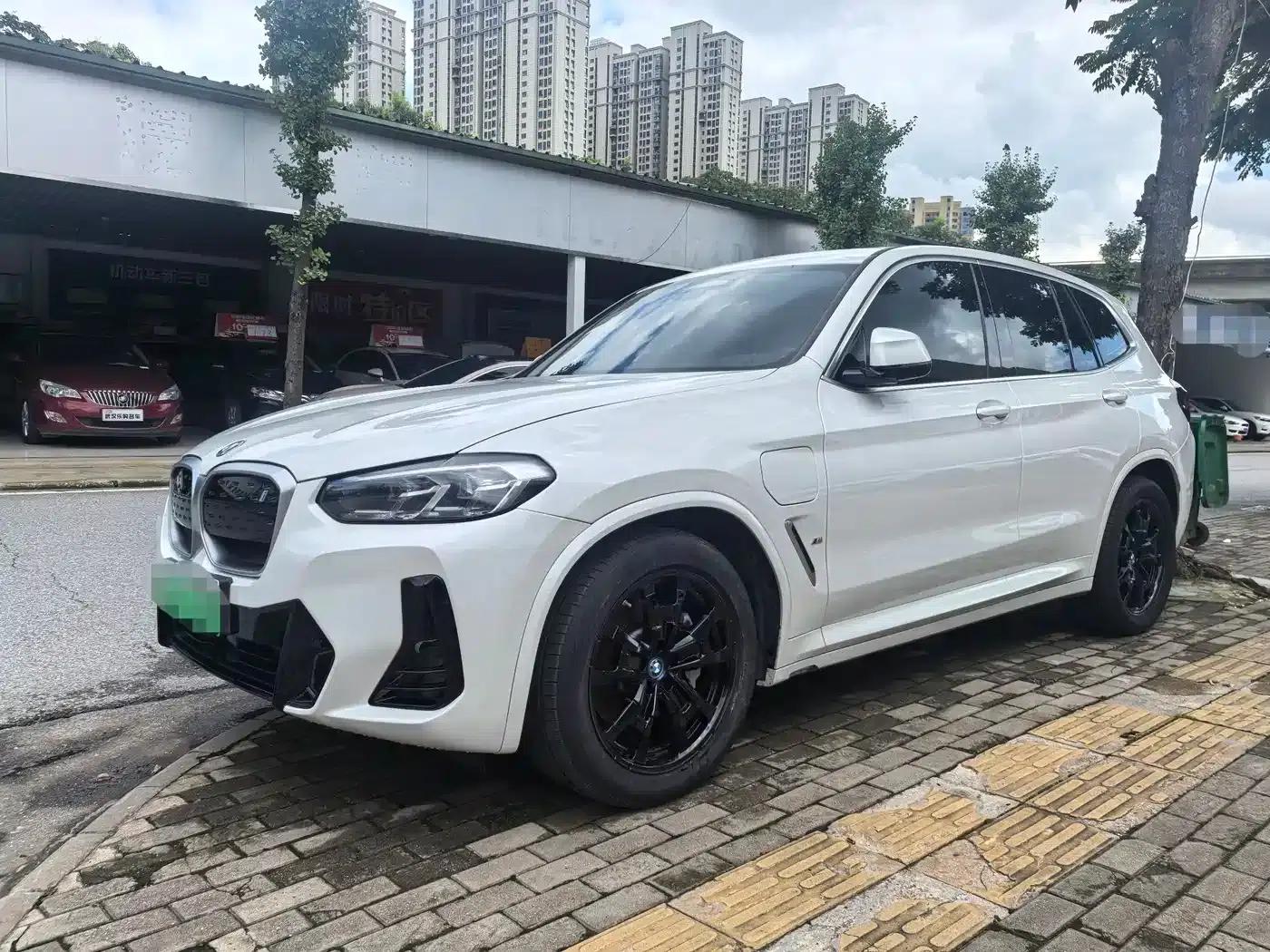 BMW iX3 2024 Leading Edition — миниатюра 1