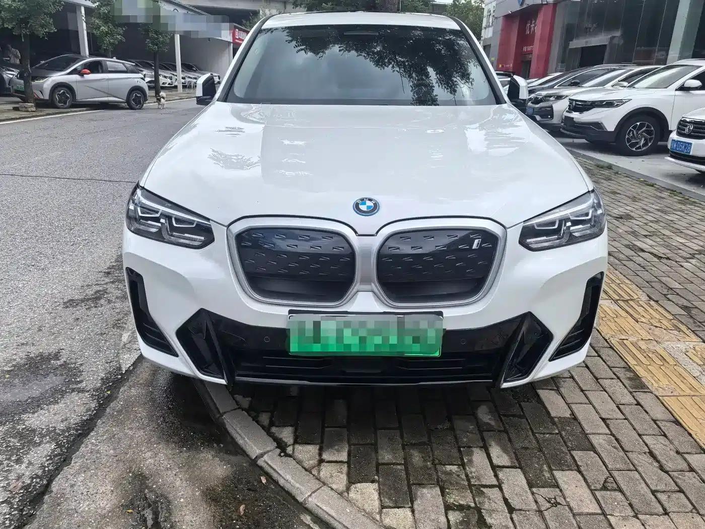 BMW iX3 2024 Leading Edition — миниатюра 2