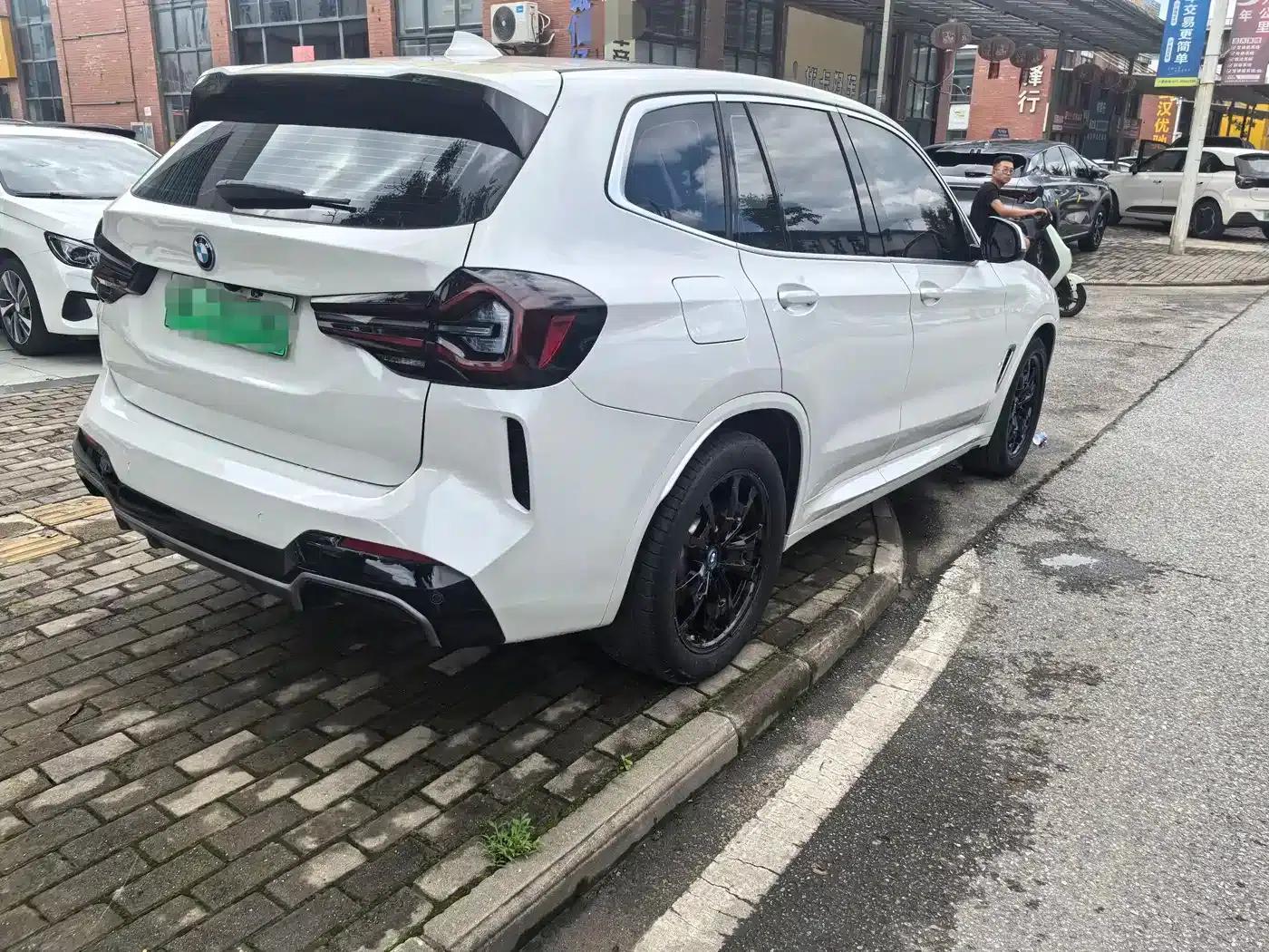 BMW iX3 2024 Leading Edition — миниатюра 12