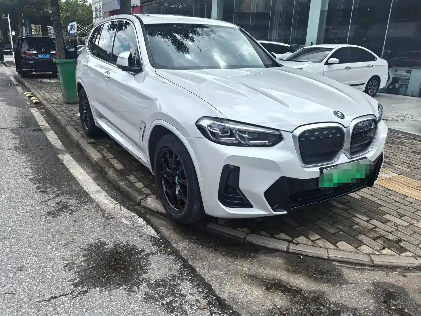 BMW iX3 2024 Leading Edition — миниатюра 3