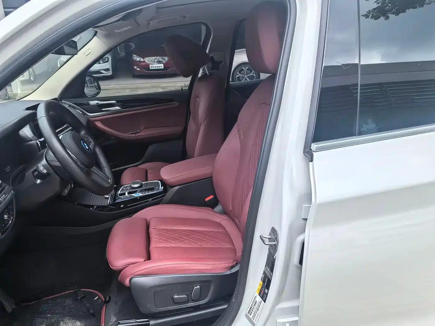 BMW iX3 2024 Leading Edition — миниатюра 4