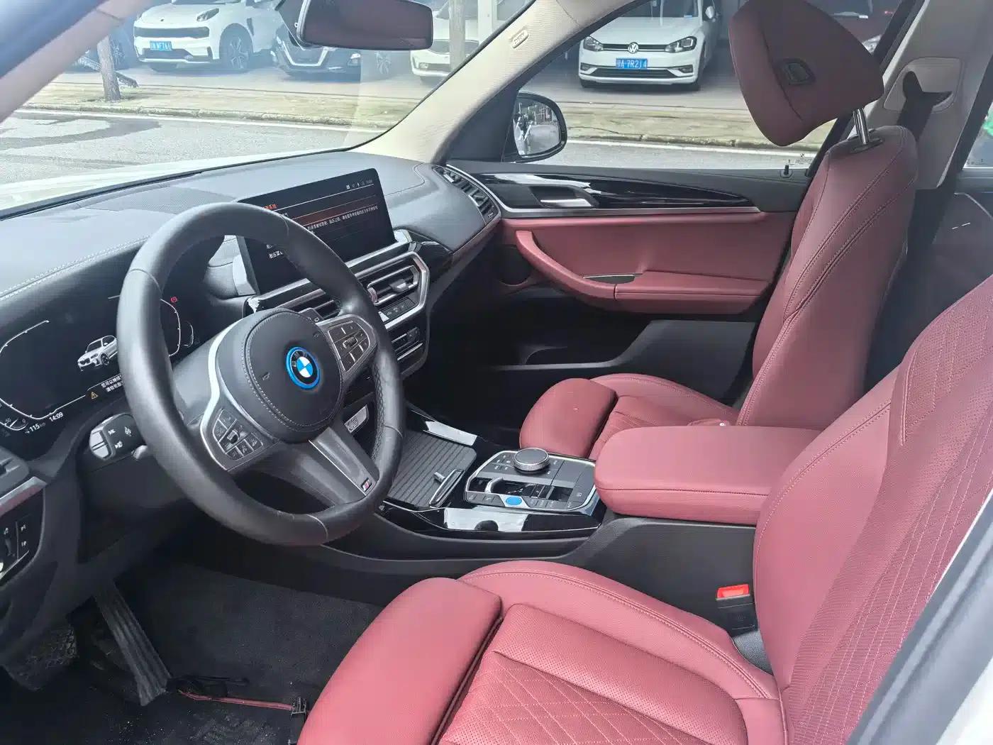 BMW iX3 2024 Leading Edition — миниатюра 5