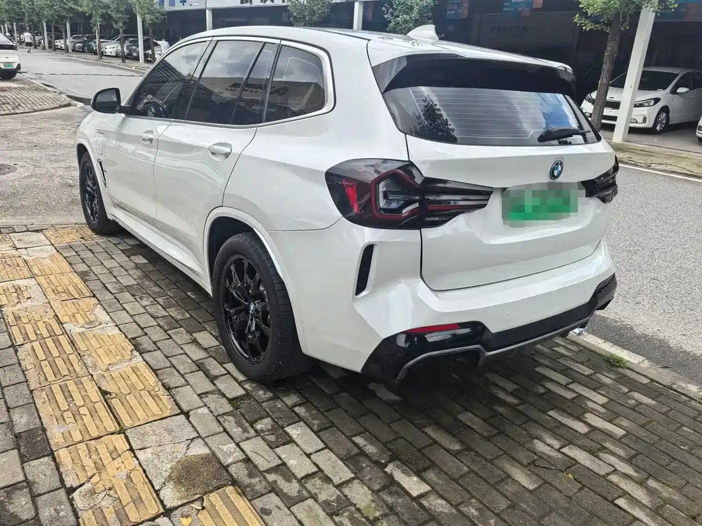 BMW iX3 2024 Leading Edition — миниатюра 10