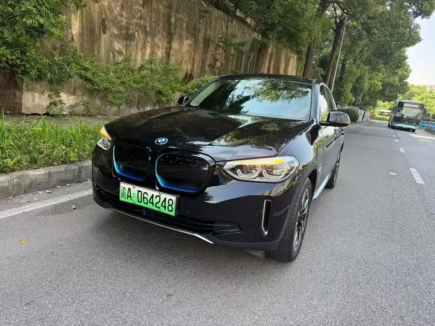 BMW iX3 2021 Leading Edition — миниатюра 1