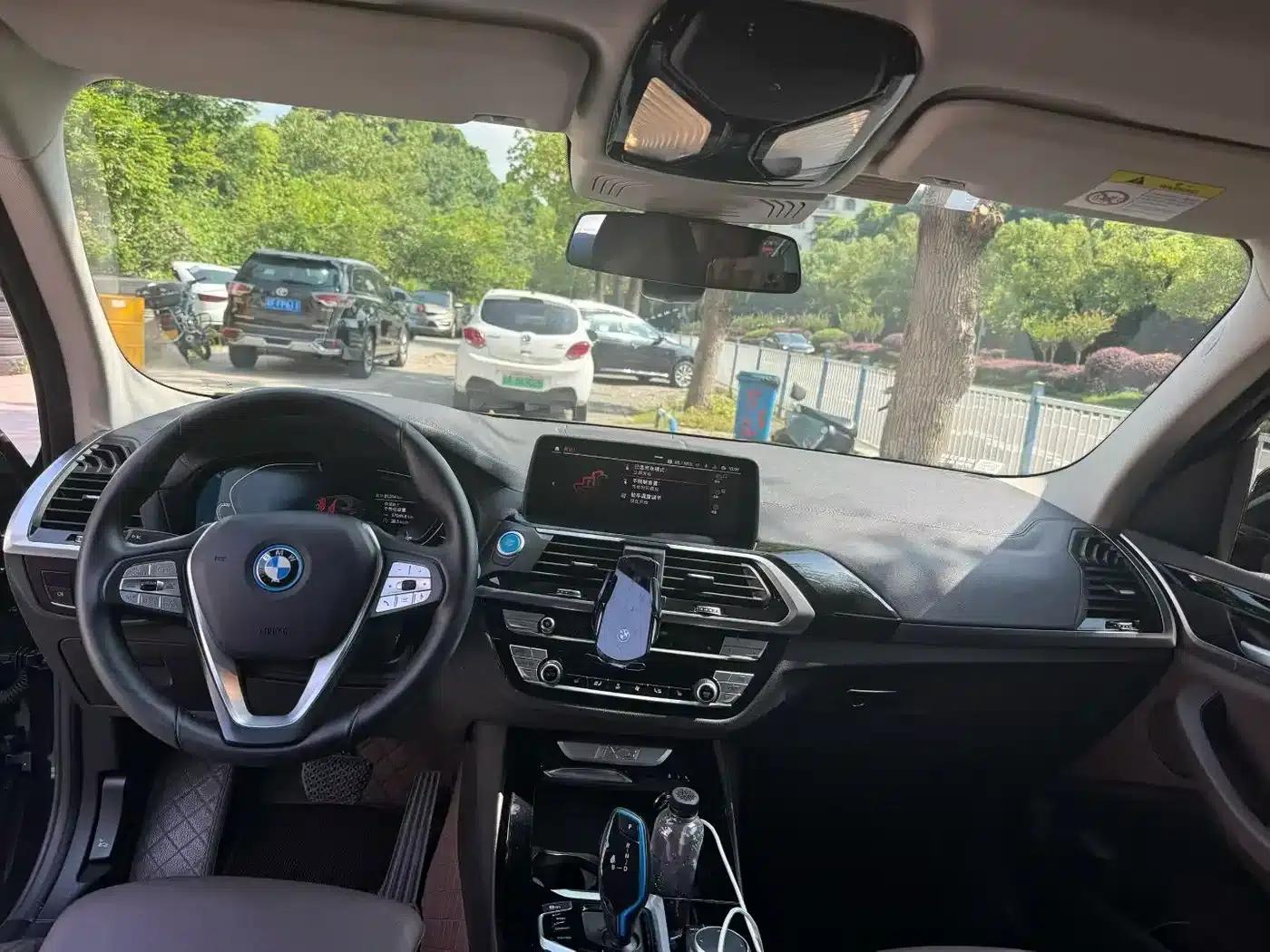 BMW iX3 2021 Leading Edition — миниатюра 3