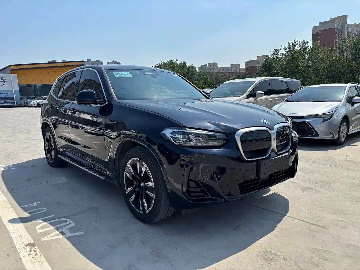 BMW iX3 2022 Leading Edition — миниатюра 3