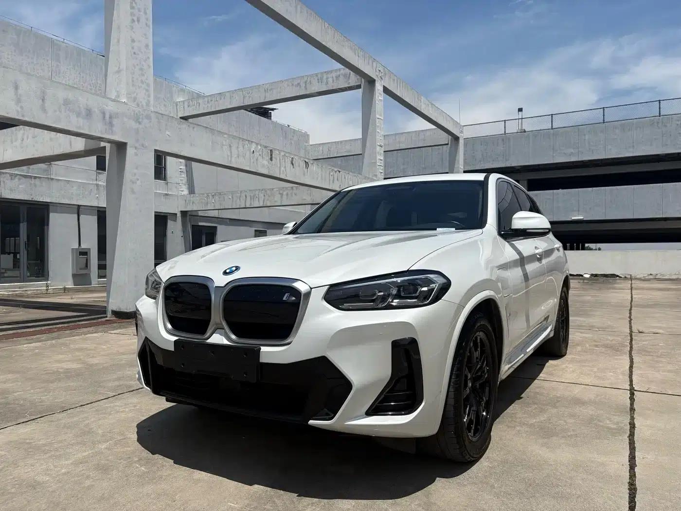 BMW iX3 2022 Facelift Leading Edition — миниатюра 1